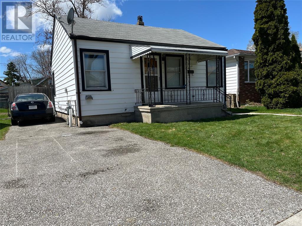 Property at 1123 MCKAY AVENUE image 2
