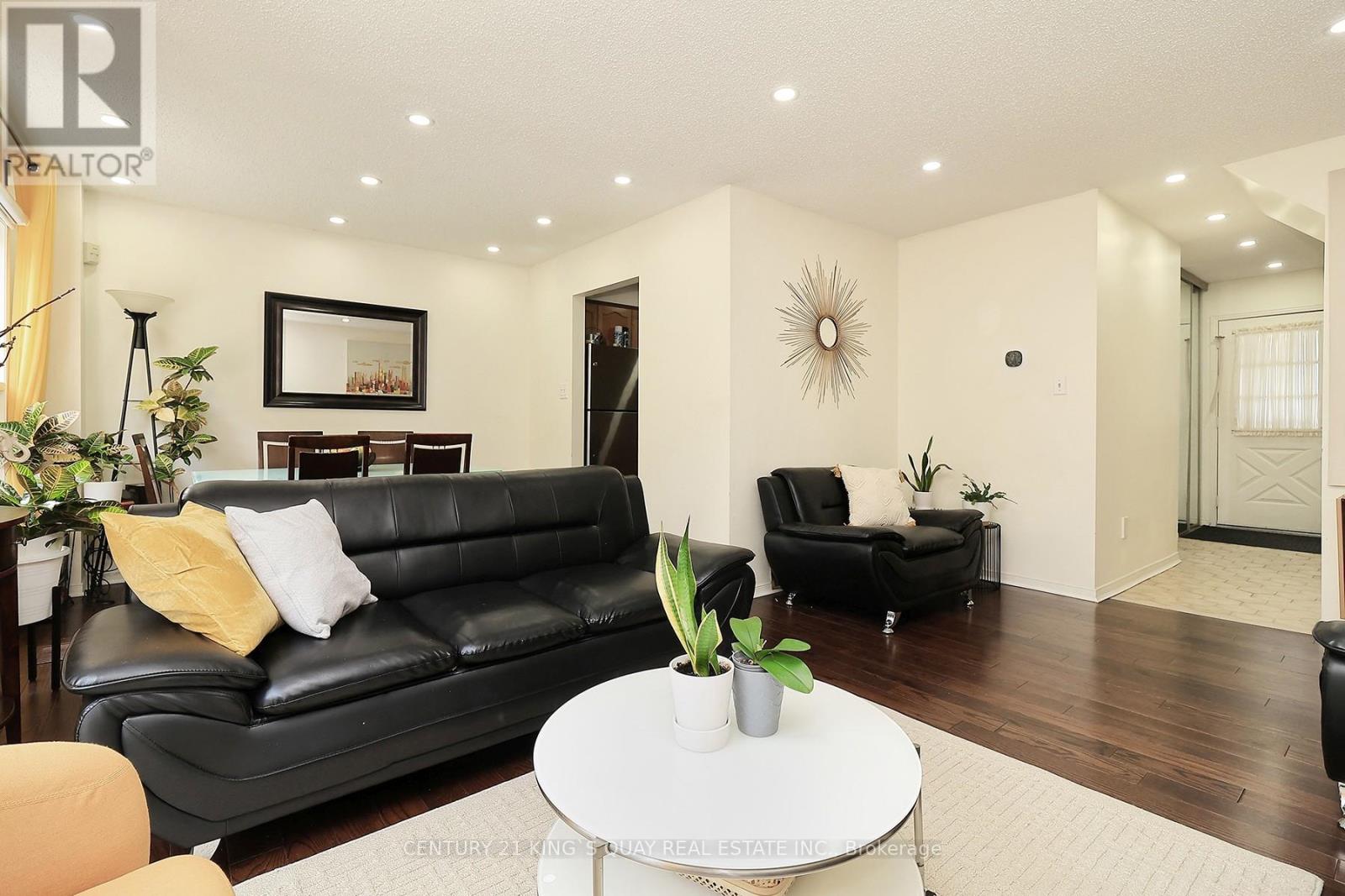 Property at 17 - 25 WHITECAP BOULEVARD image 5
