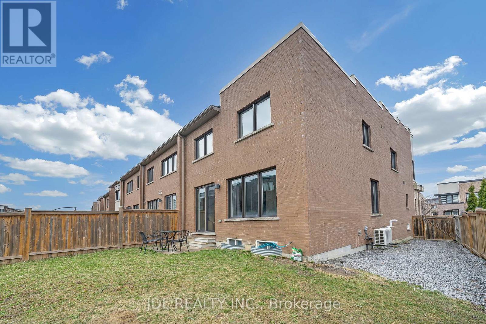 103 Denarius Crescent, Richmond Hill, Ontario  L4E 0Y9 - Photo 38 - N12096055