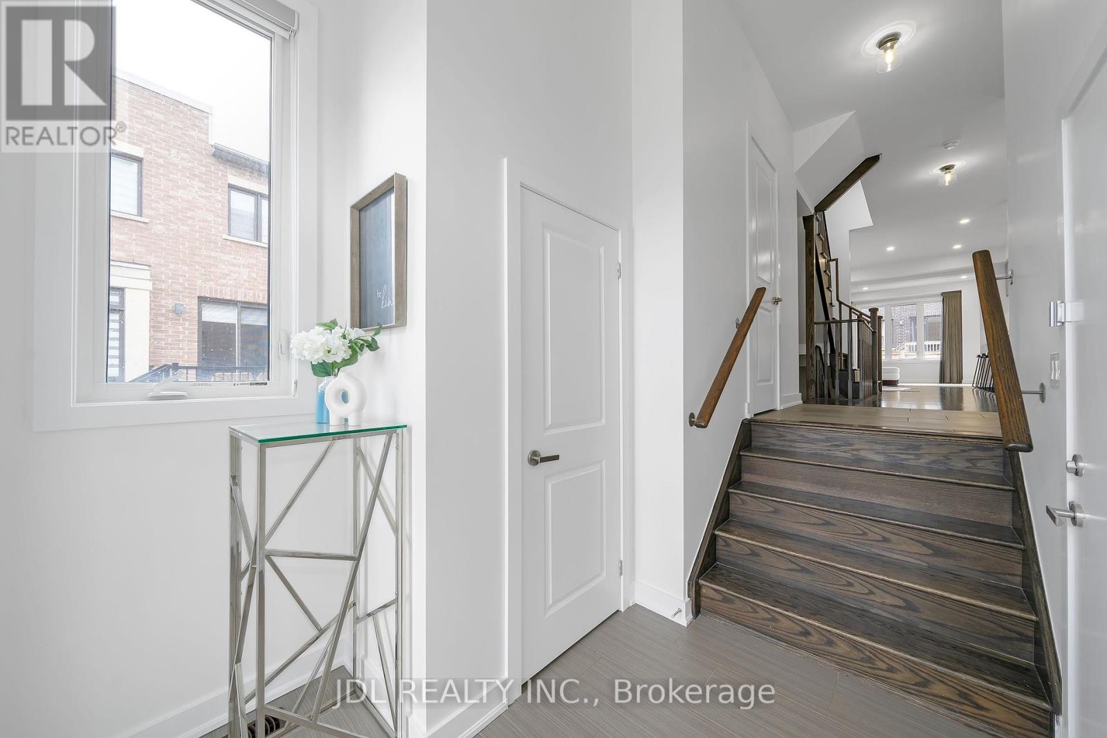 Property at 103 DENARIUS CRESCENT image 4