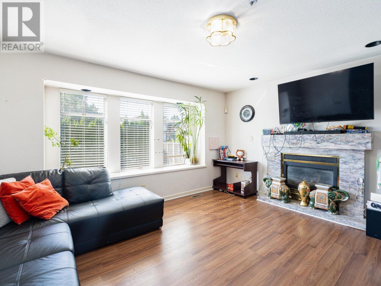 Listing Picture 3 of 23 : 7138 MAIN STREET, Vancouver / 溫哥華 - 魯藝地產 Yvonne Lu Group - MLS Medallion Club Member