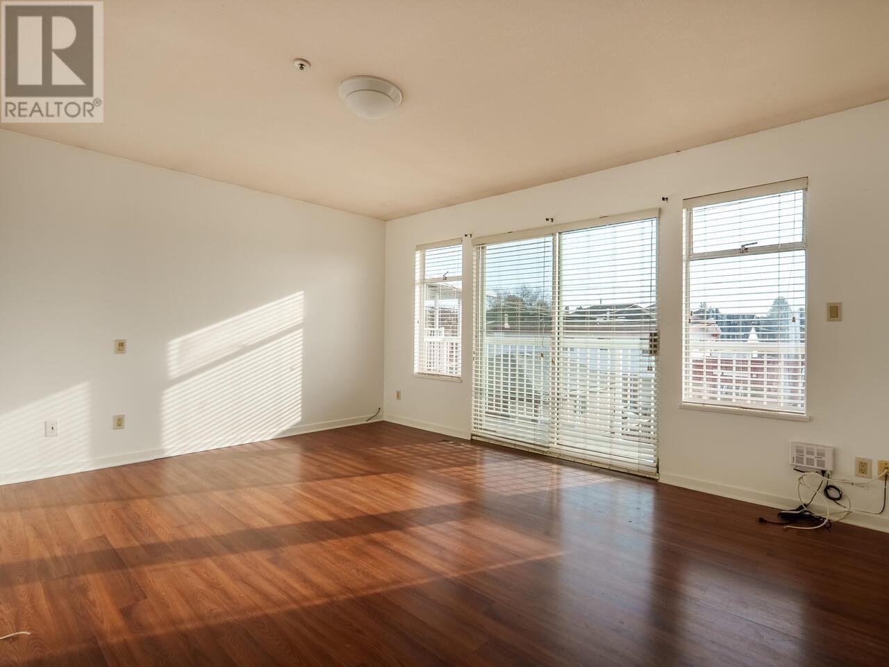 Listing Picture 6 of 23 : 7138 MAIN STREET, Vancouver / 溫哥華 - 魯藝地產 Yvonne Lu Group - MLS Medallion Club Member