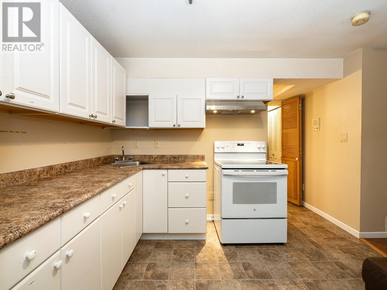 Listing Picture 15 of 23 : 7138 MAIN STREET, Vancouver / 溫哥華 - 魯藝地產 Yvonne Lu Group - MLS Medallion Club Member