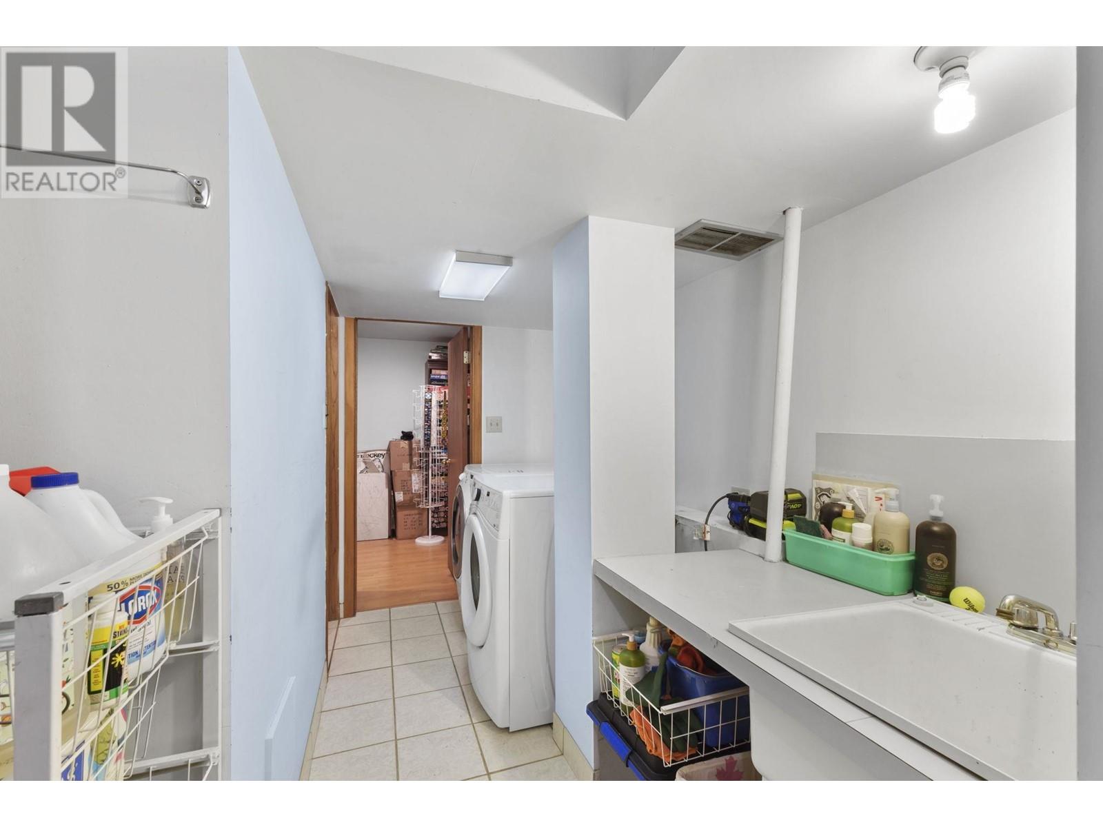 Listing Picture 23 of 40 : 7950 JOFFRE AVENUE, Burnaby / 本拿比 - 魯藝地產 Yvonne Lu Group - MLS Medallion Club Member
