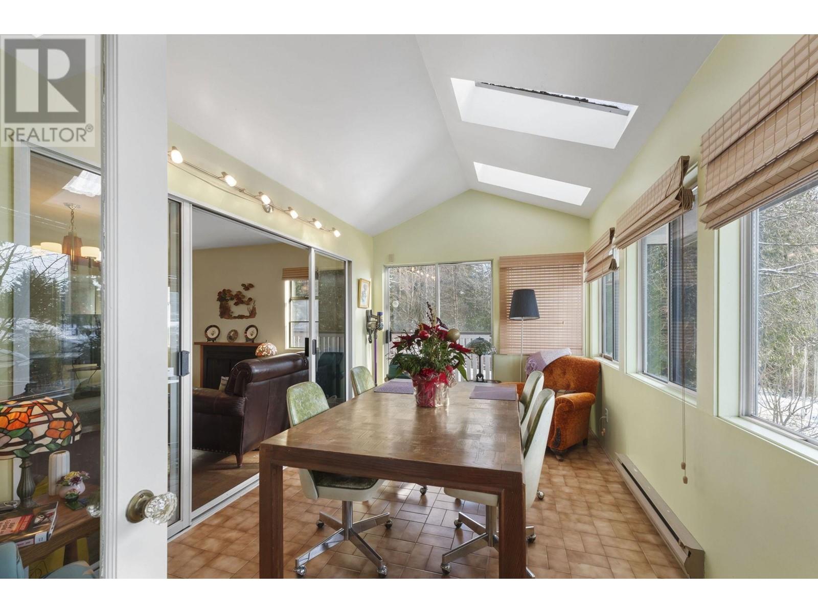 Listing Picture 9 of 40 : 7950 JOFFRE AVENUE, Burnaby / 本拿比 - 魯藝地產 Yvonne Lu Group - MLS Medallion Club Member