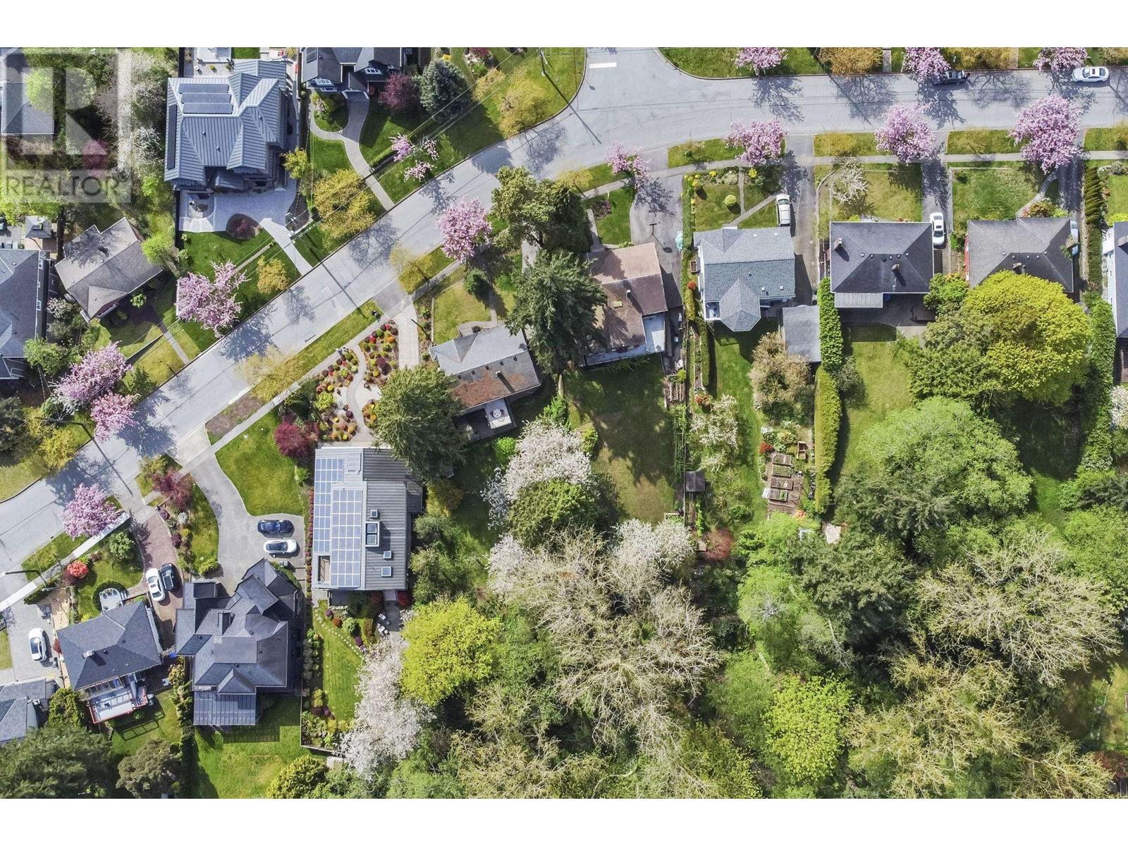 Listing Picture 39 of 40 : 7950 JOFFRE AVENUE, Burnaby / 本拿比 - 魯藝地產 Yvonne Lu Group - MLS Medallion Club Member