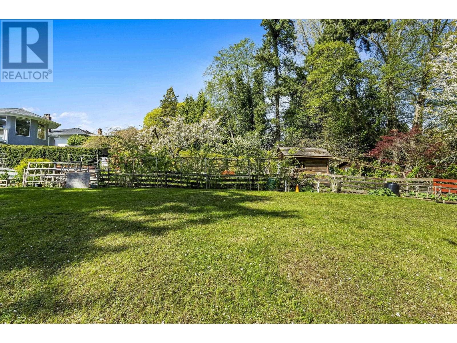 Listing Picture 29 of 40 : 7950 JOFFRE AVENUE, Burnaby / 本拿比 - 魯藝地產 Yvonne Lu Group - MLS Medallion Club Member