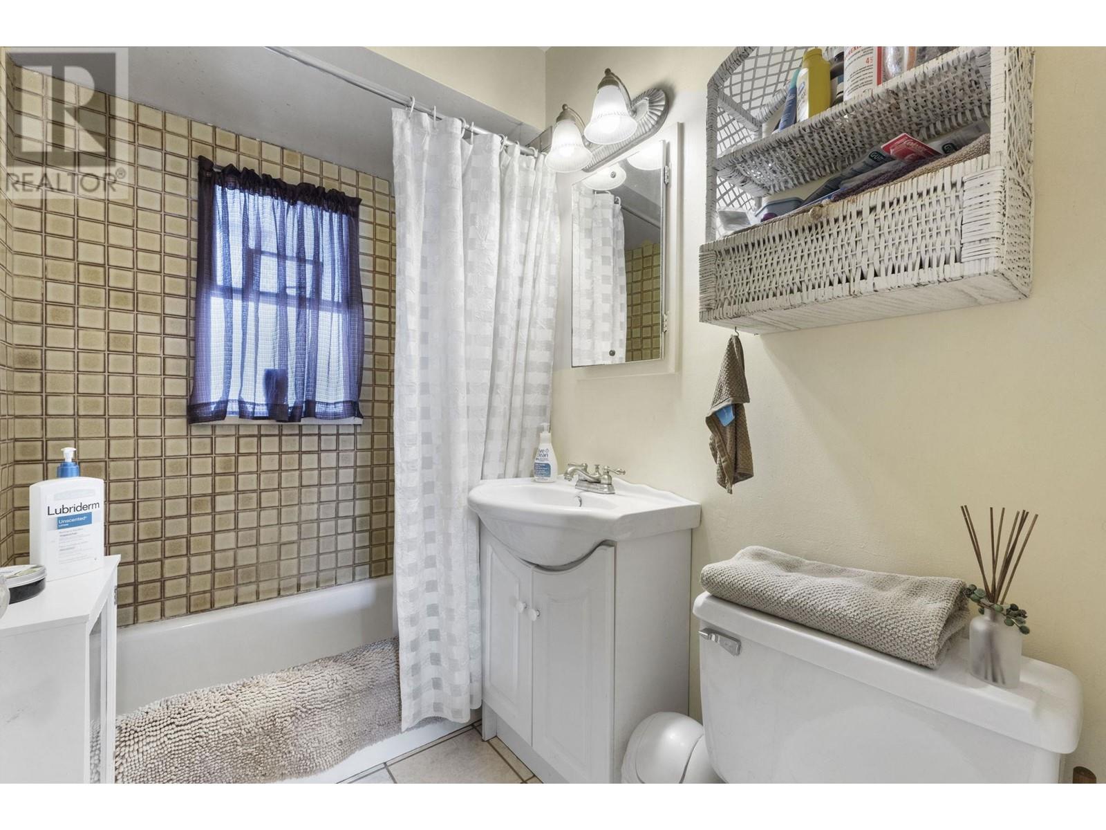 Listing Picture 18 of 40 : 7950 JOFFRE AVENUE, Burnaby / 本拿比 - 魯藝地產 Yvonne Lu Group - MLS Medallion Club Member