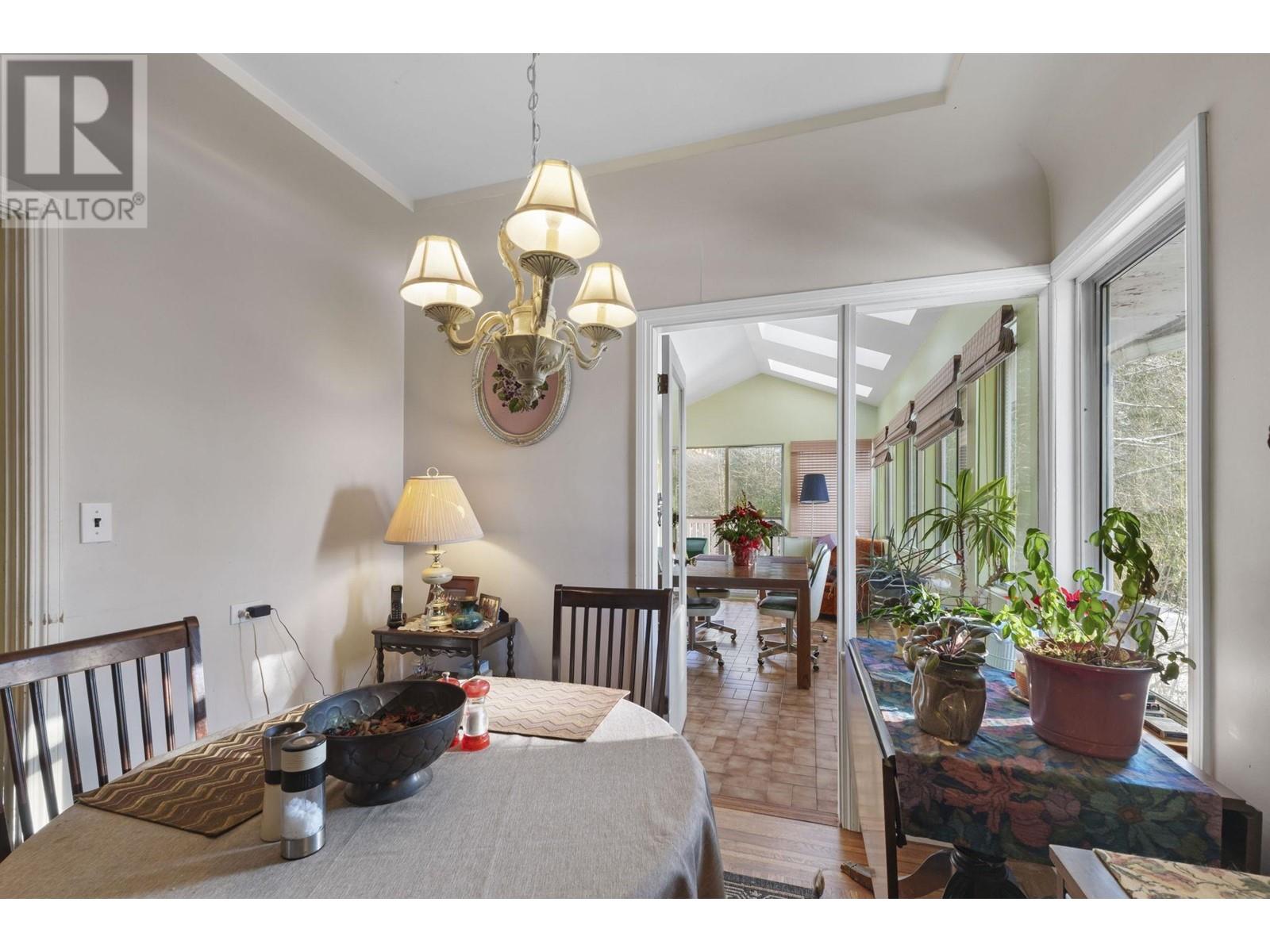Listing Picture 8 of 40 : 7950 JOFFRE AVENUE, Burnaby / 本拿比 - 魯藝地產 Yvonne Lu Group - MLS Medallion Club Member