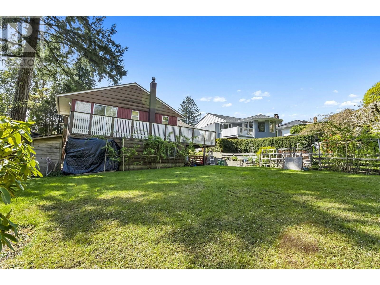 Listing Picture 31 of 40 : 7950 JOFFRE AVENUE, Burnaby / 本拿比 - 魯藝地產 Yvonne Lu Group - MLS Medallion Club Member
