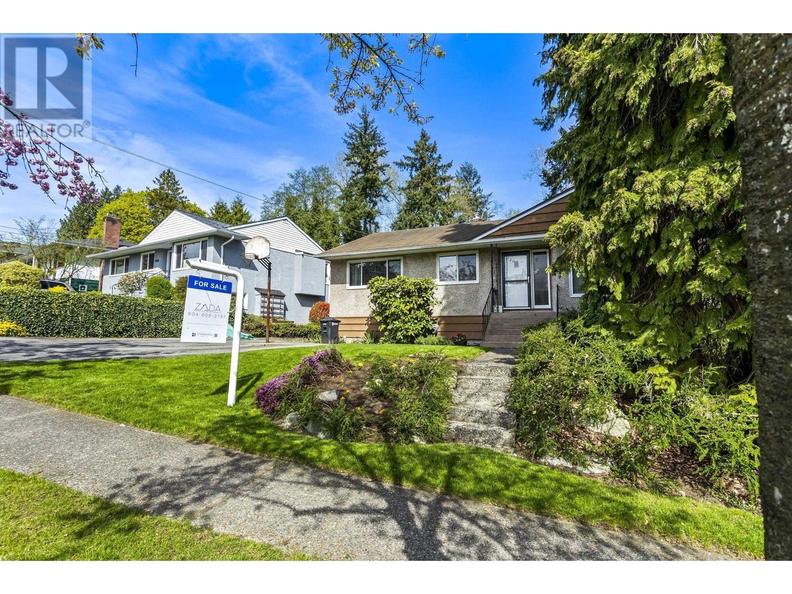 Listing Picture 4 of 40 : 7950 JOFFRE AVENUE, Burnaby / 本拿比 - 魯藝地產 Yvonne Lu Group - MLS Medallion Club Member
