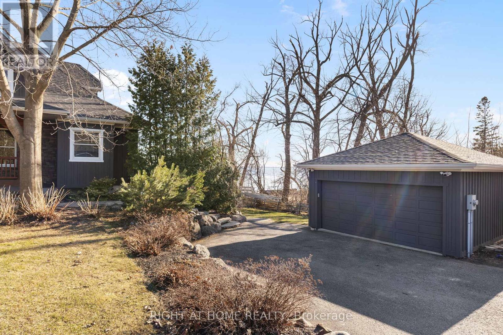 21 Lakeshore Road E, Oro-Medonte, Ontario  L0L 2E0 - Photo 4 - S12094339