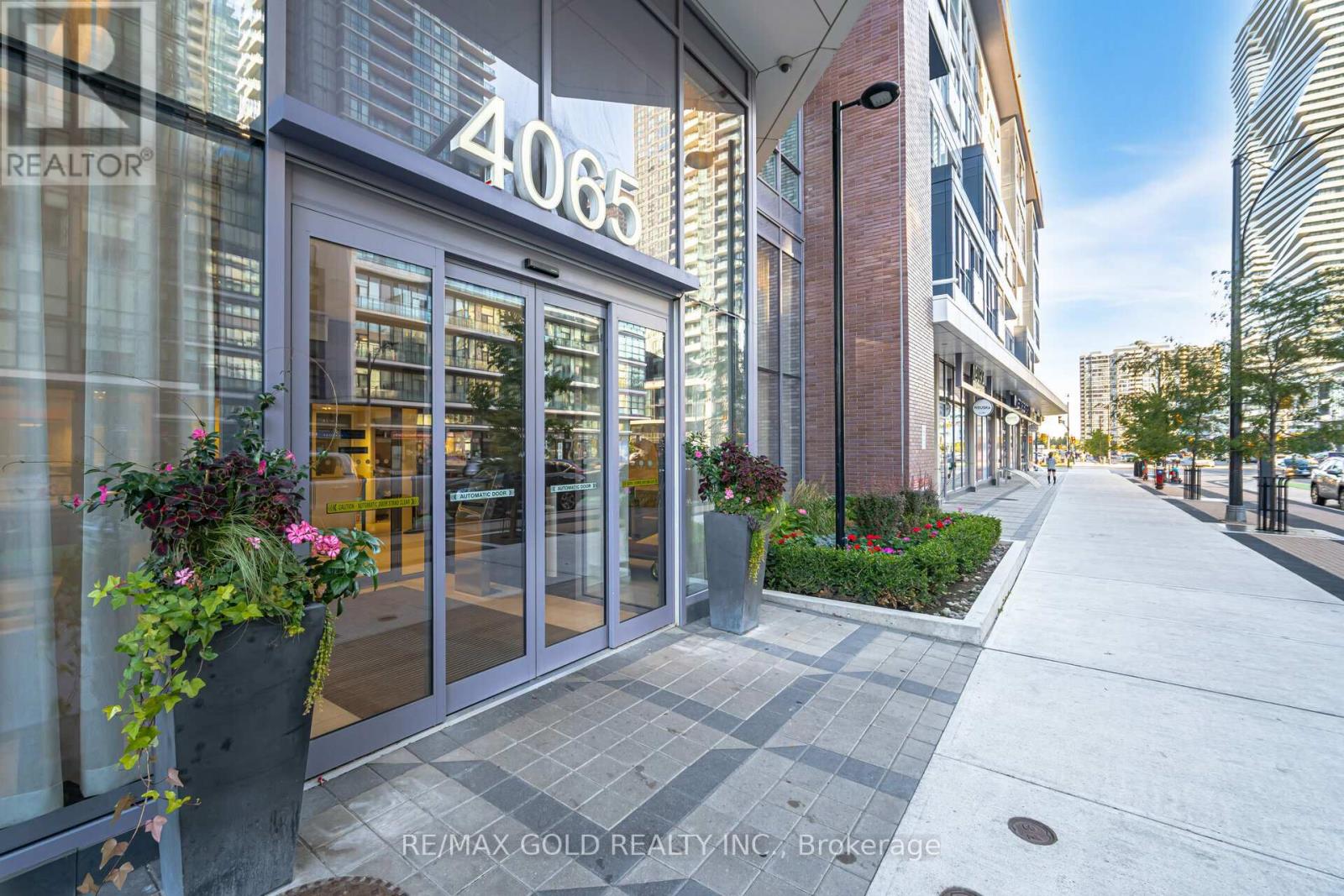 802 - 4065 Confederation Parkway, Mississauga (City Centre), Ontario  L5B 0L4 - Photo 2 - W12087802
