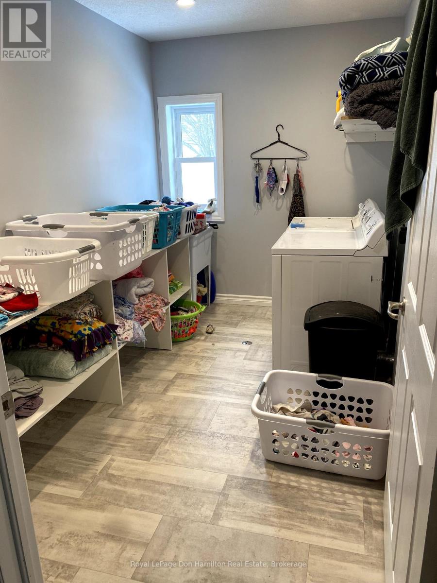 31 Pellister Street W, Minto, Ontario  N0G 1Z0 - Photo 17 - X12093147