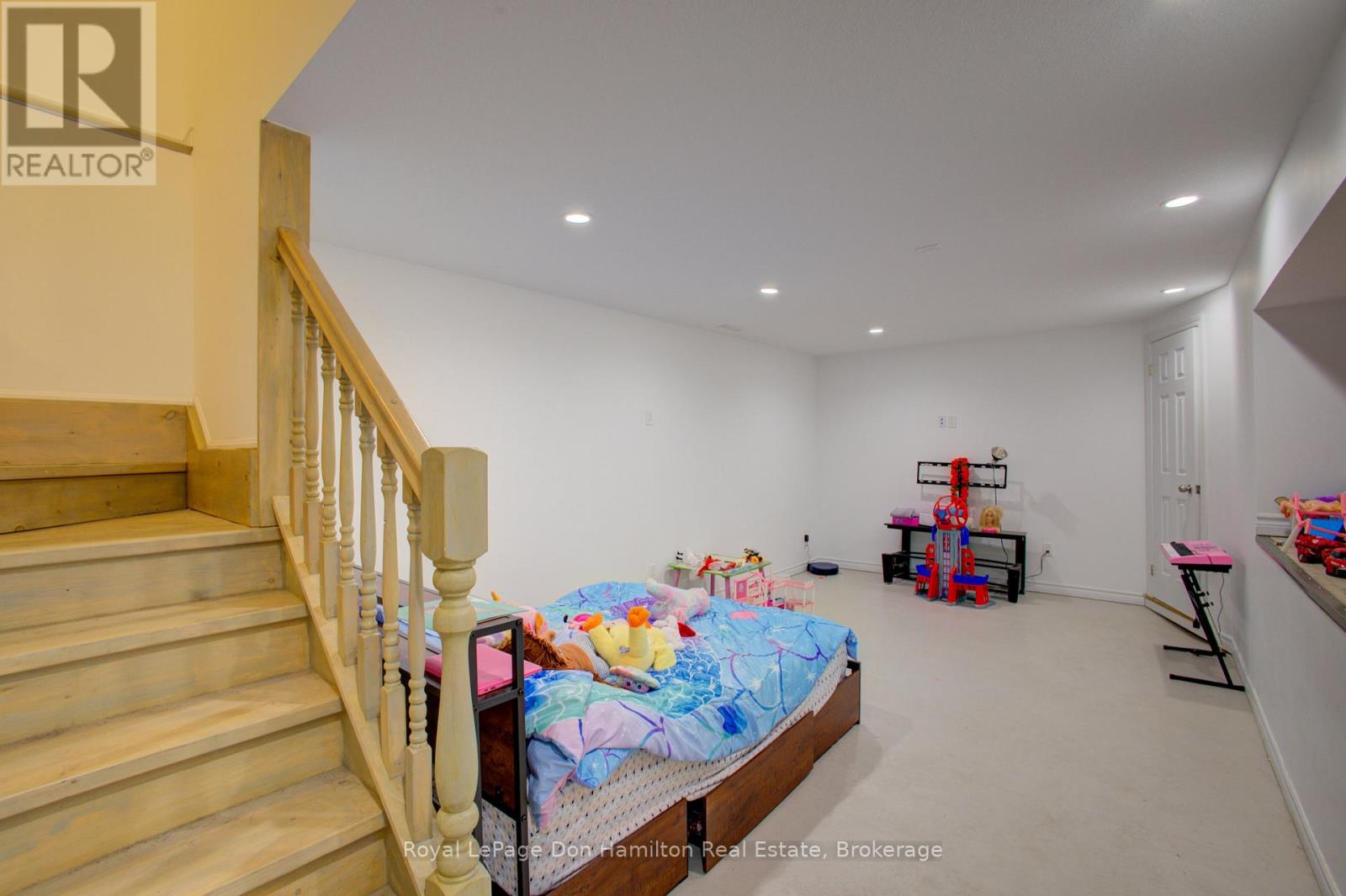31 Pellister Street W, Minto, Ontario  N0G 1Z0 - Photo 24 - X12093147