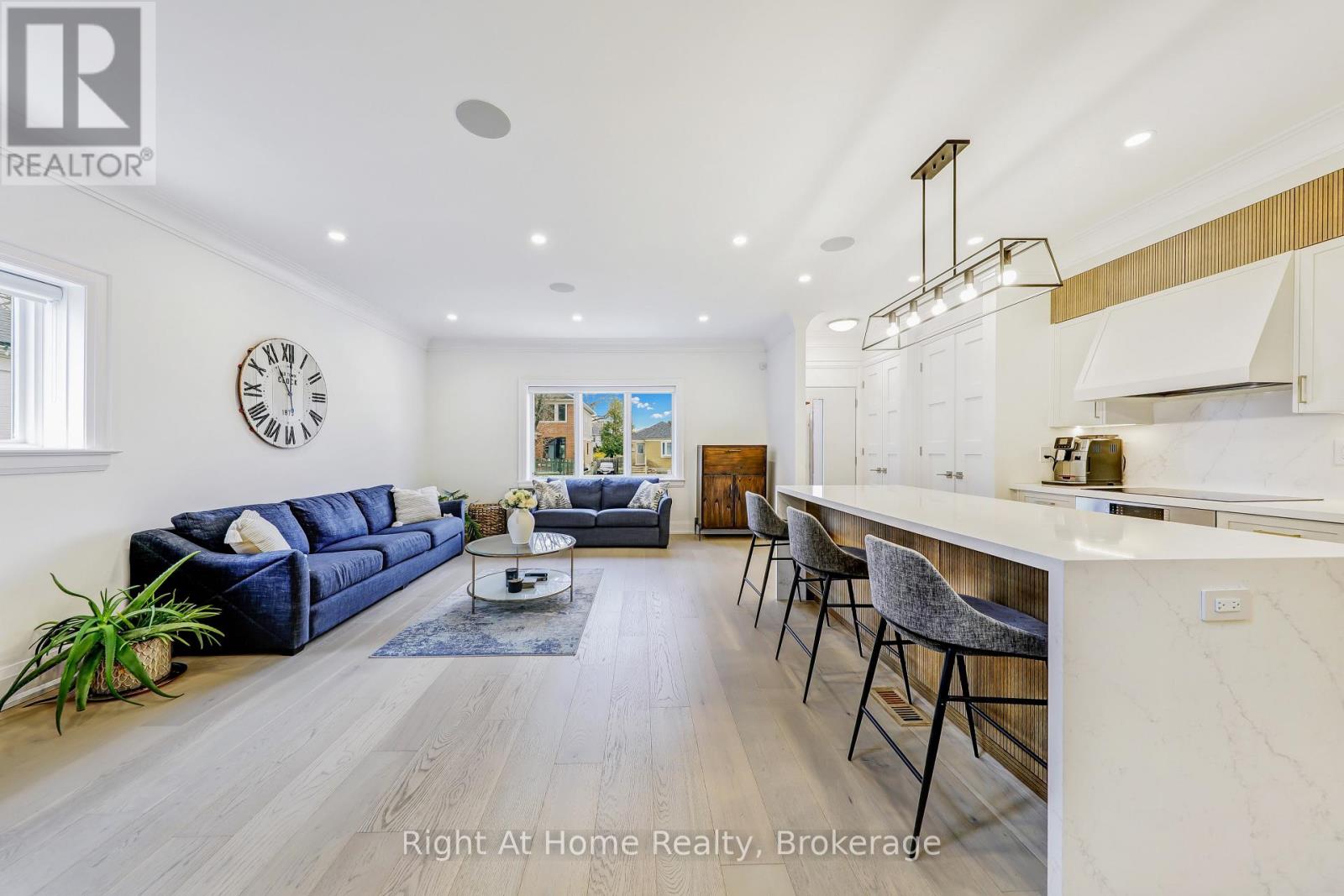 24 Hargrove Lane, Toronto, Ontario  M8W 4T8 - Photo 6 - W12096255