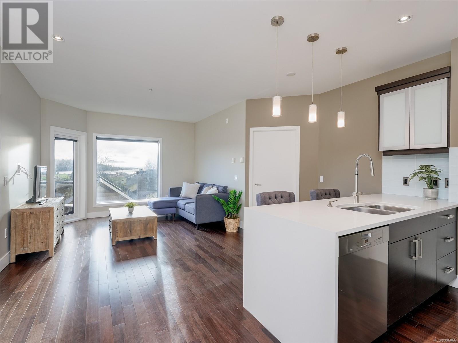 Property at 204 2589 Penrhyn St image 5