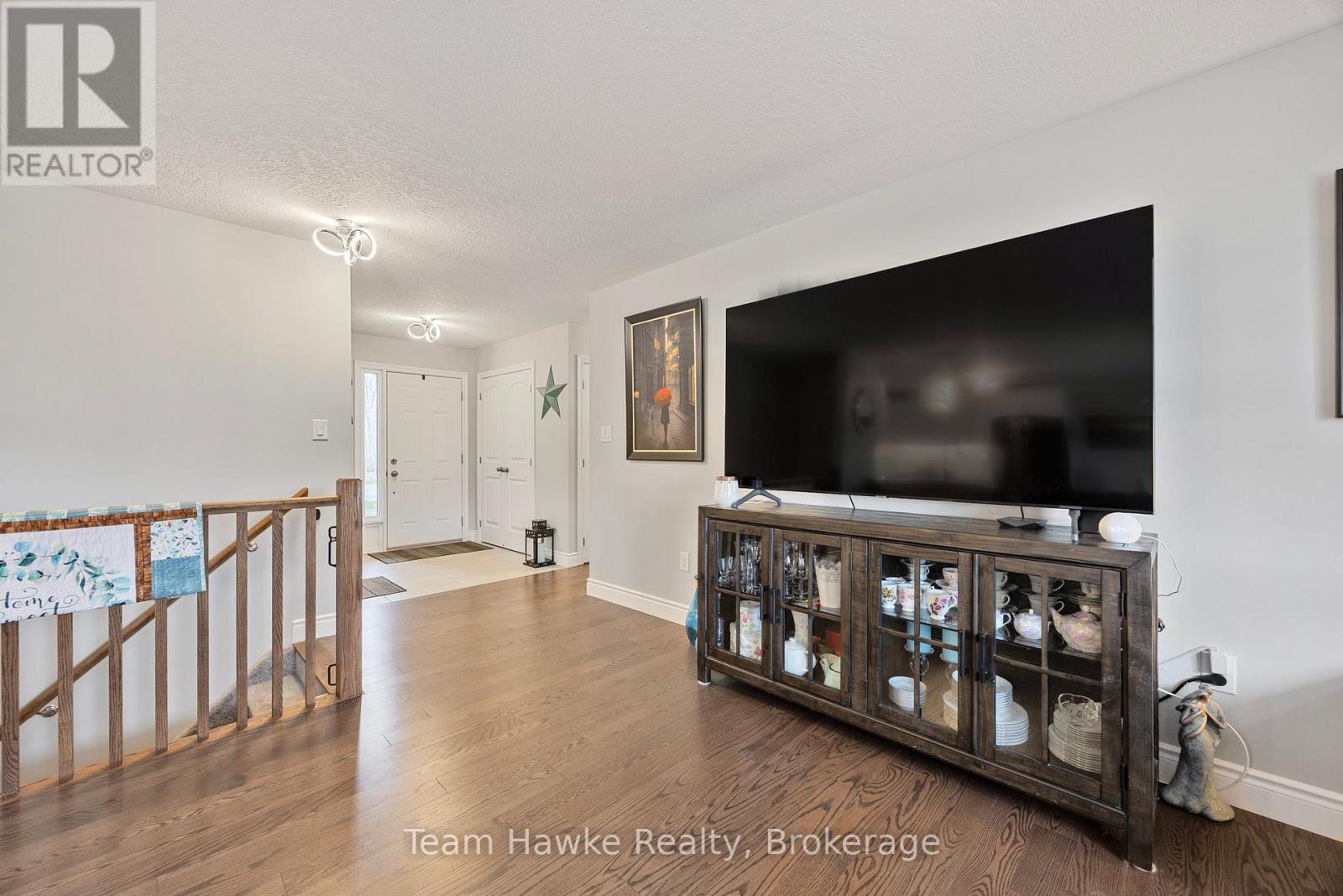 9 Cardinal Court, Tay, Ontario  L0K 2A0 - Photo 11 - S12096168