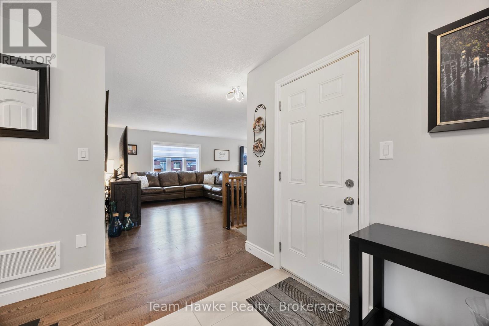 9 Cardinal Court, Tay, Ontario  L0K 2A0 - Photo 7 - S12096168