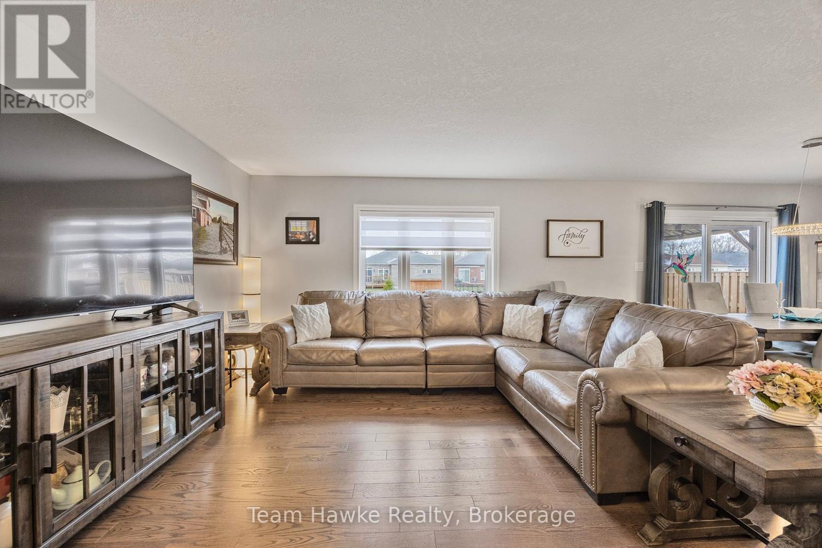 9 Cardinal Court, Tay, Ontario  L0K 2A0 - Photo 9 - S12096168