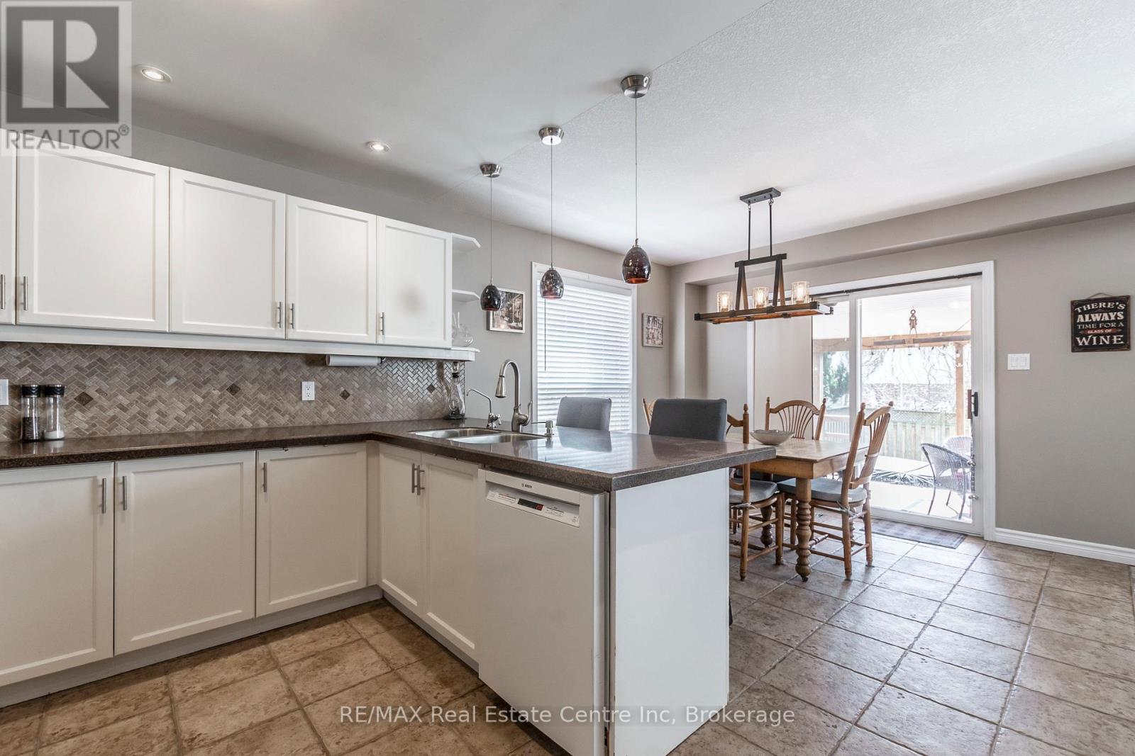3 Karalee Crescent, Cambridge, Ontario  N3C 4H2 - Photo 14 - X12096100