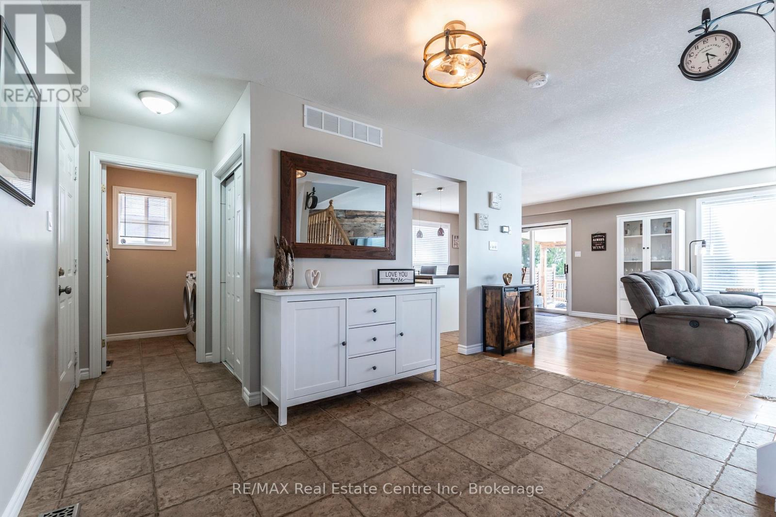 3 Karalee Crescent, Cambridge, Ontario  N3C 4H2 - Photo 6 - X12096100