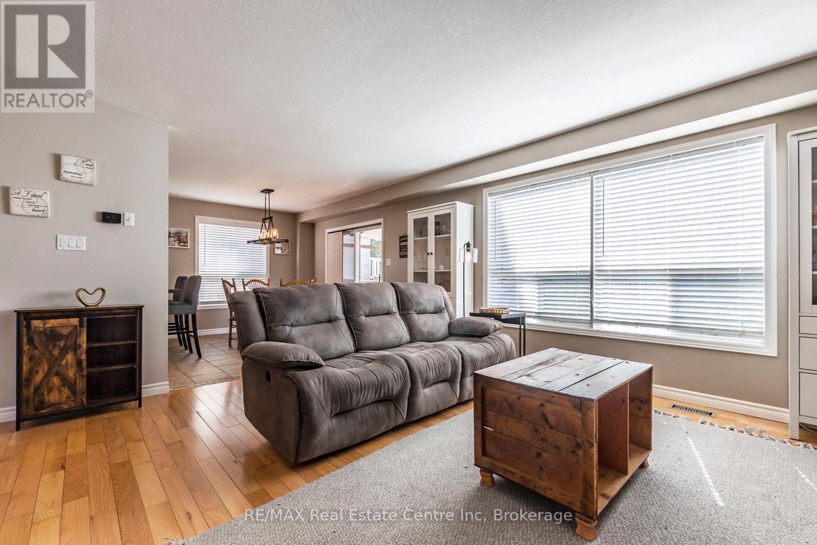 3 Karalee Crescent, Cambridge, Ontario  N3C 4H2 - Photo 8 - X12096100