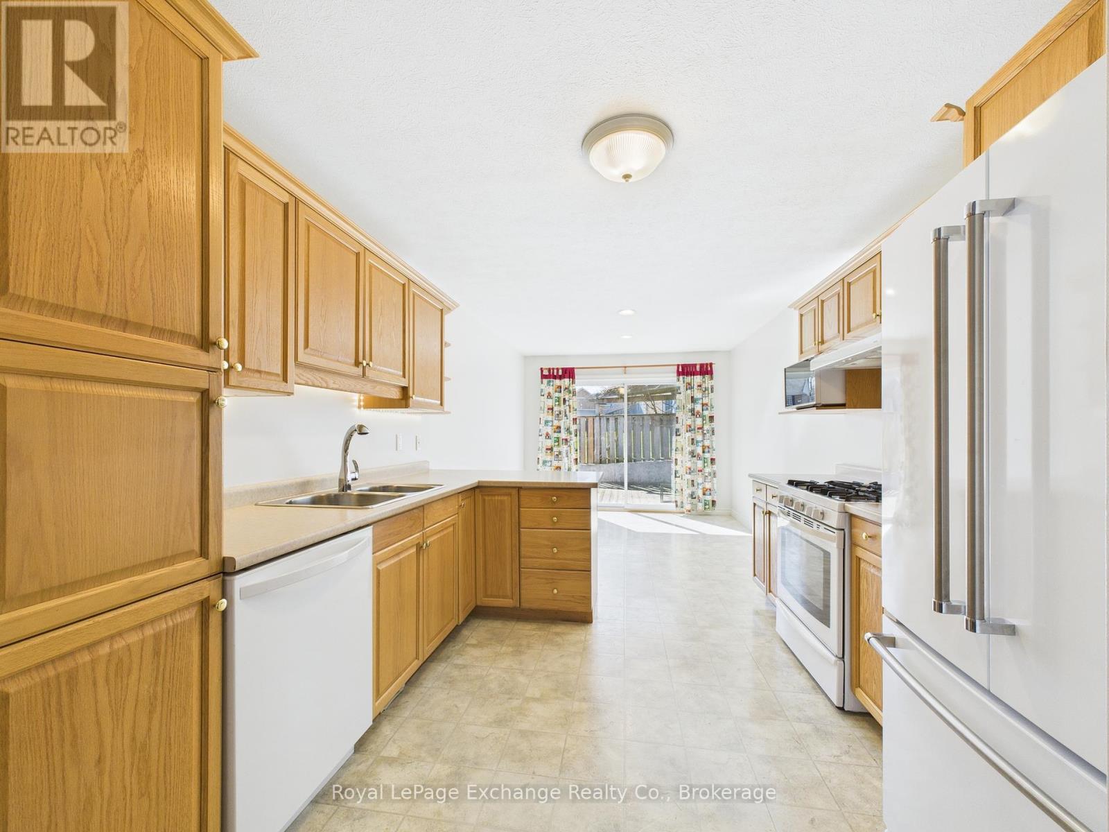 172 Park Drive, North Huron, Ontario  N0G 2W0 - Photo 10 - X12096106