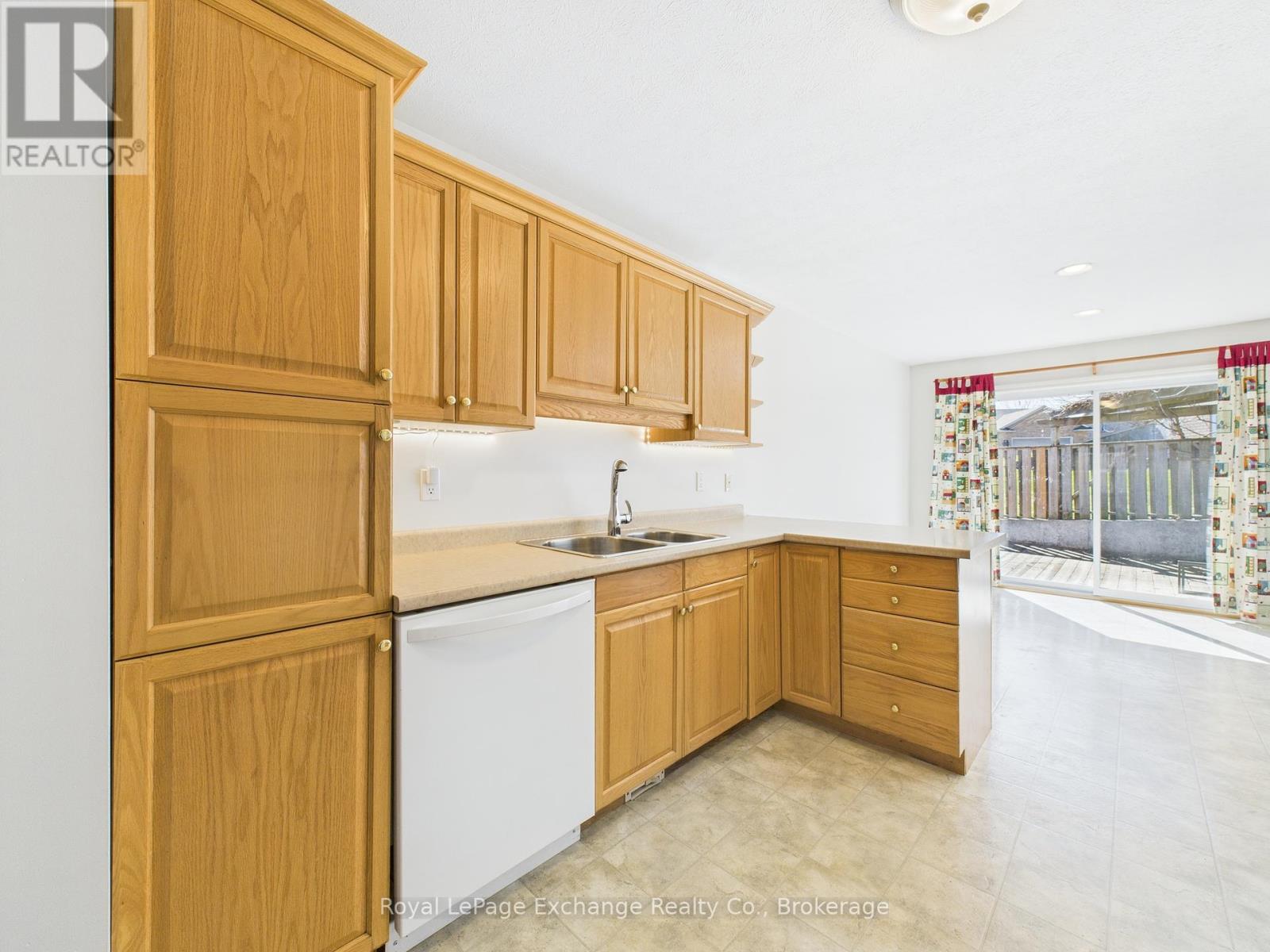 172 Park Drive, North Huron, Ontario  N0G 2W0 - Photo 11 - X12096106