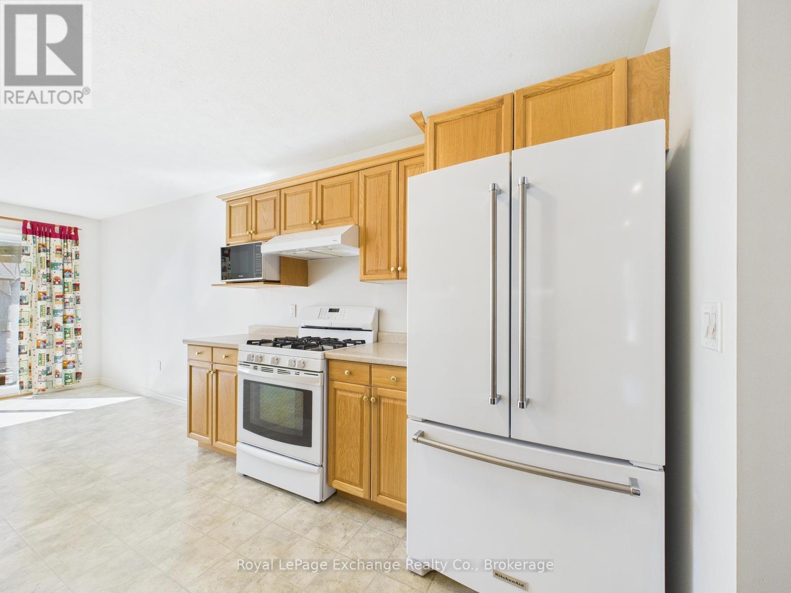 172 Park Drive, North Huron, Ontario  N0G 2W0 - Photo 12 - X12096106