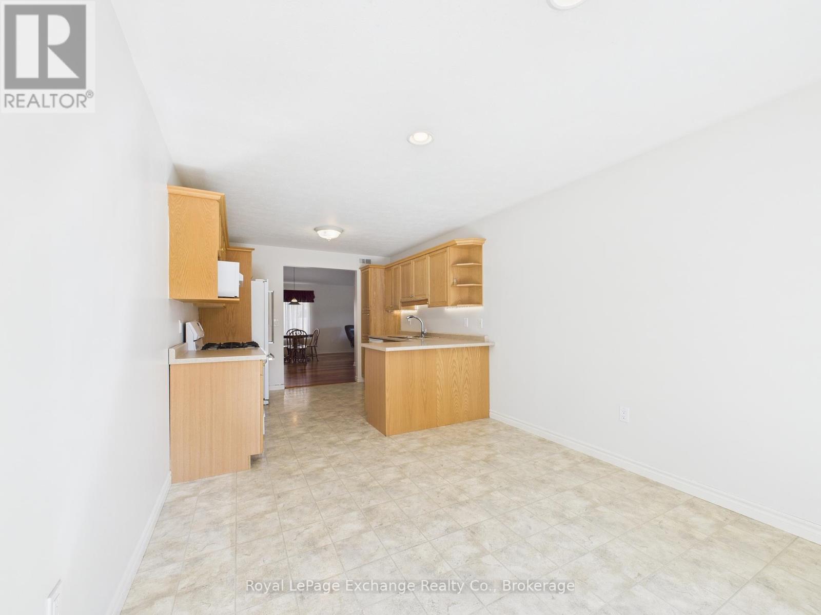 172 Park Drive, North Huron, Ontario  N0G 2W0 - Photo 14 - X12096106