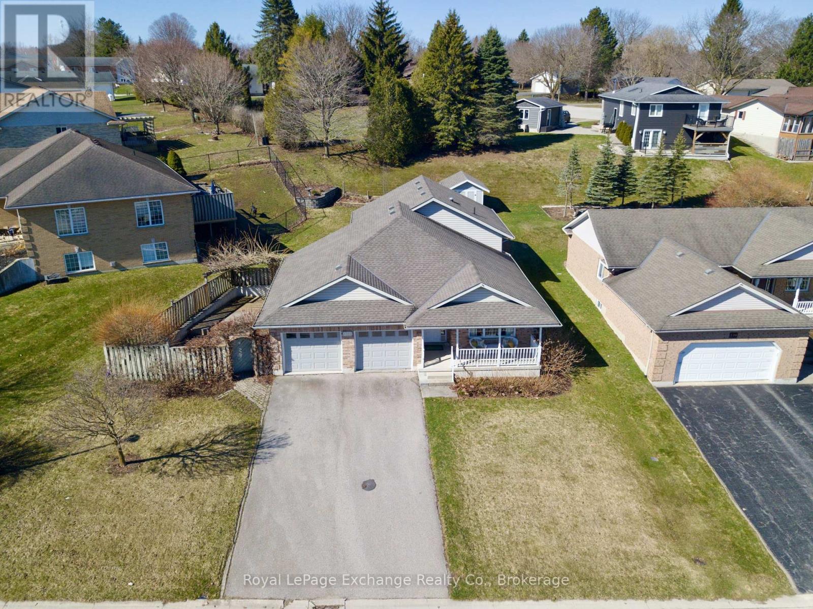 172 Park Drive, North Huron, Ontario  N0G 2W0 - Photo 2 - X12096106