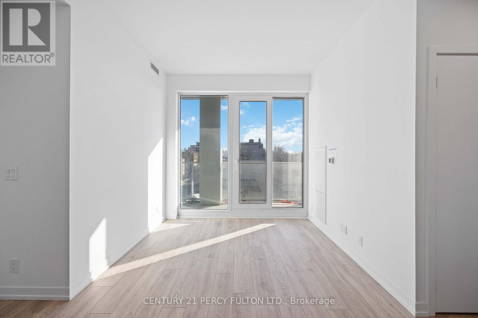 827 - 2020 Bathurst Street, Toronto, Ontario  M5P 0A6 - Photo 3 - C12096096