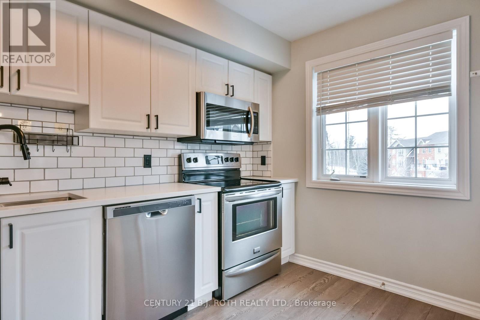 Property at 7 - 51 FERNDALE DRIVE image 3