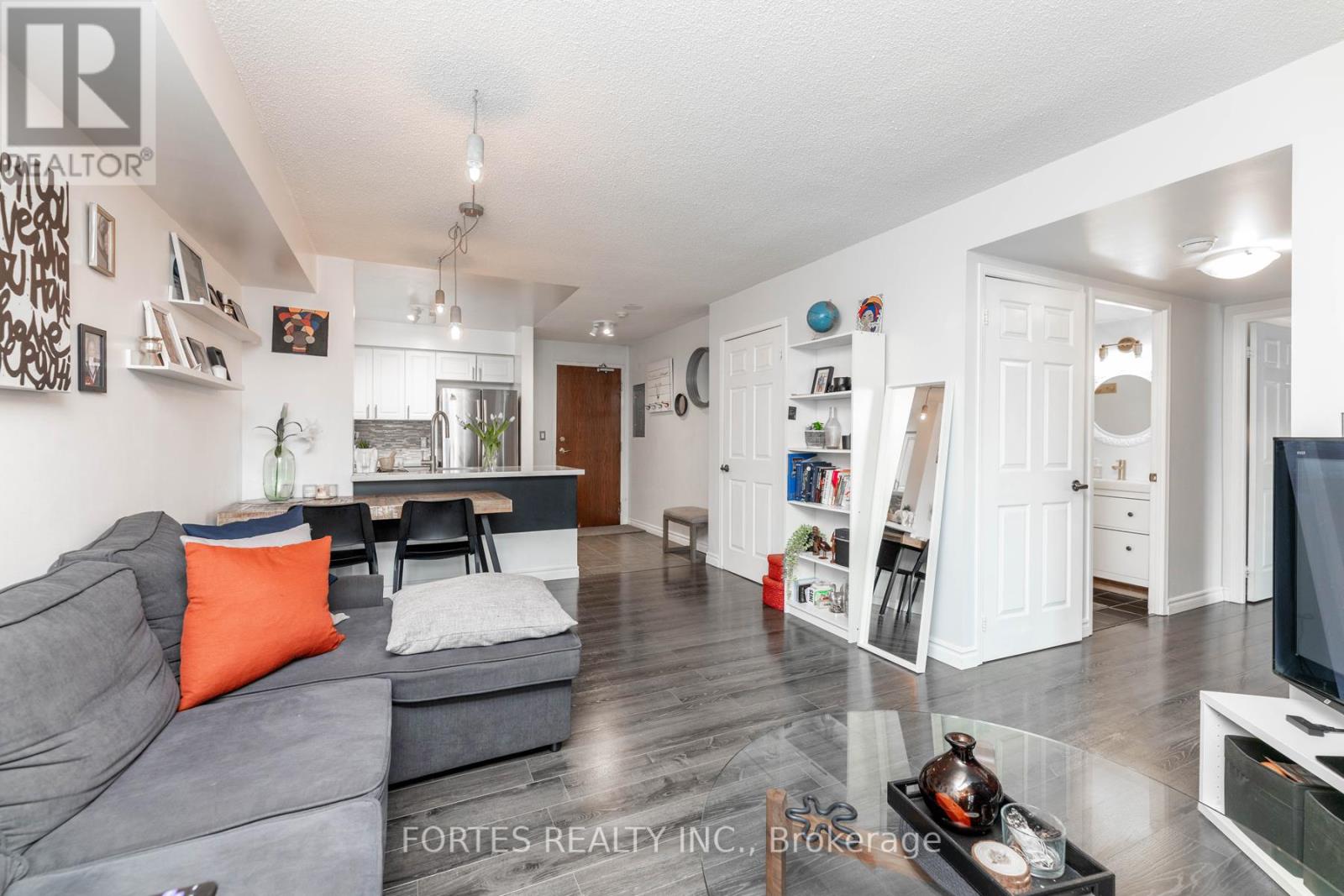 1101 - 9 Michael Power Place, Toronto, Ontario  M9A 0A5 - Photo 10 - W12096155