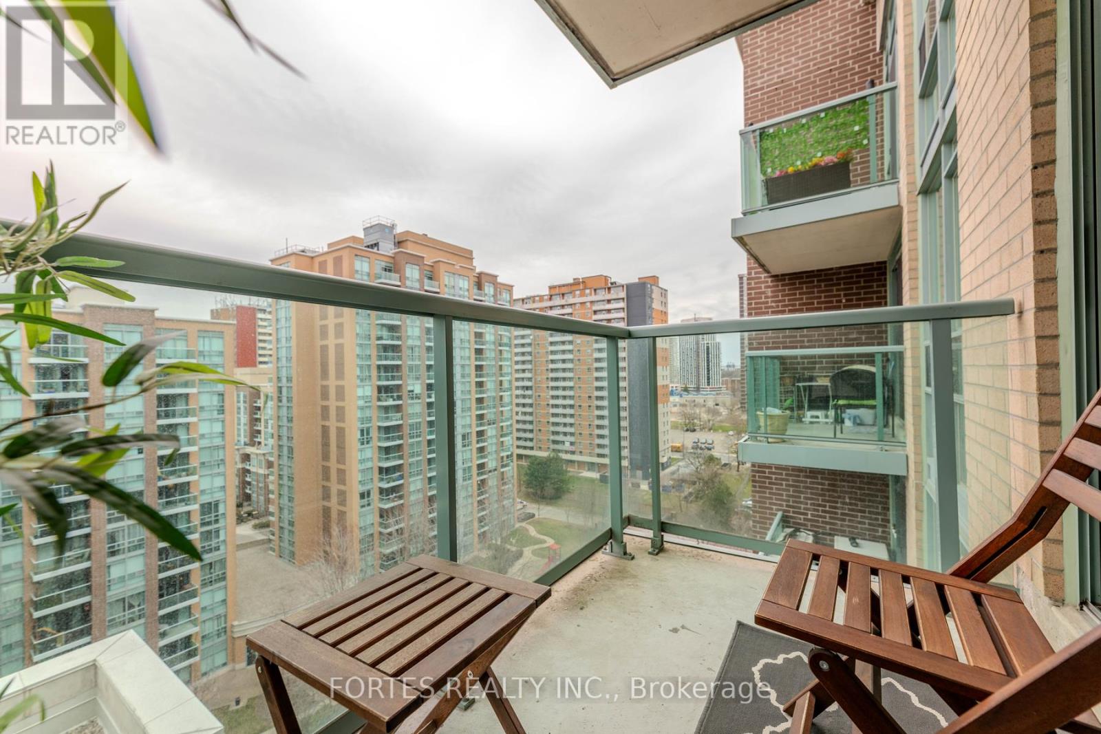 1101 - 9 Michael Power Place, Toronto, Ontario  M9A 0A5 - Photo 12 - W12096155