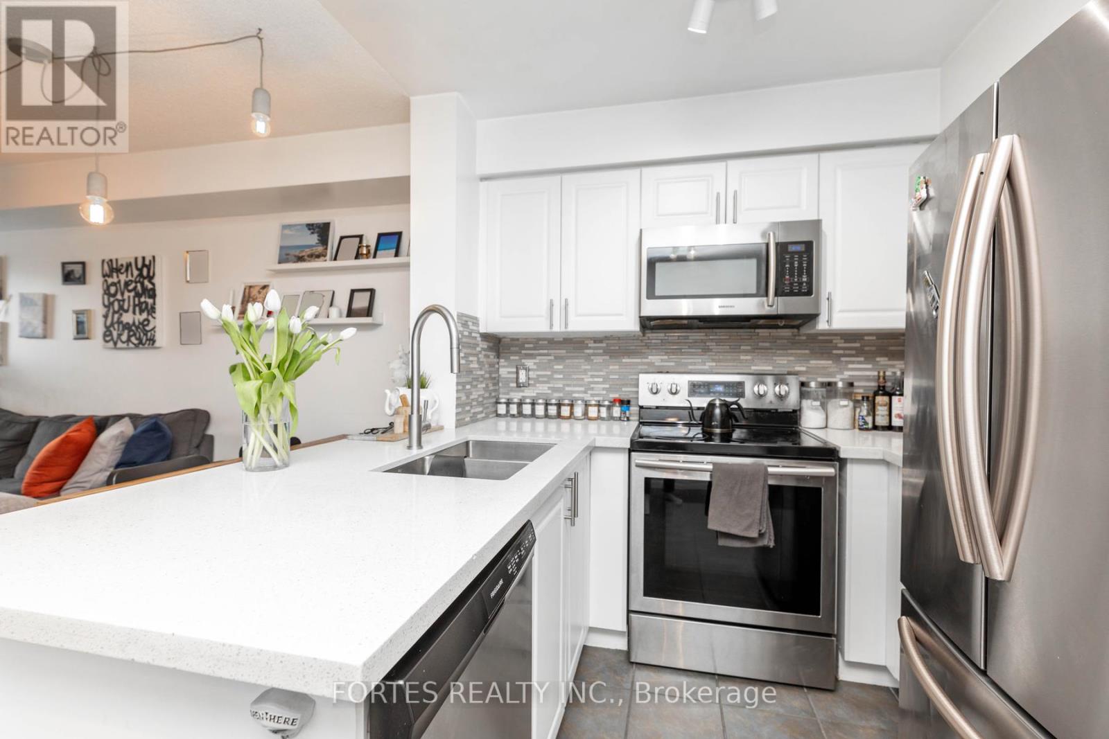 1101 - 9 Michael Power Place, Toronto, Ontario  M9A 0A5 - Photo 5 - W12096155
