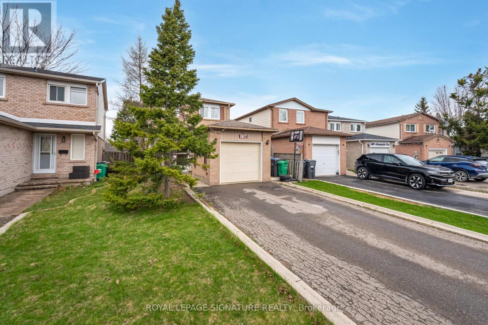 136 Martindale Crescent, Brampton, Ontario  L6X 2V2 - Photo 3 - W12096237
