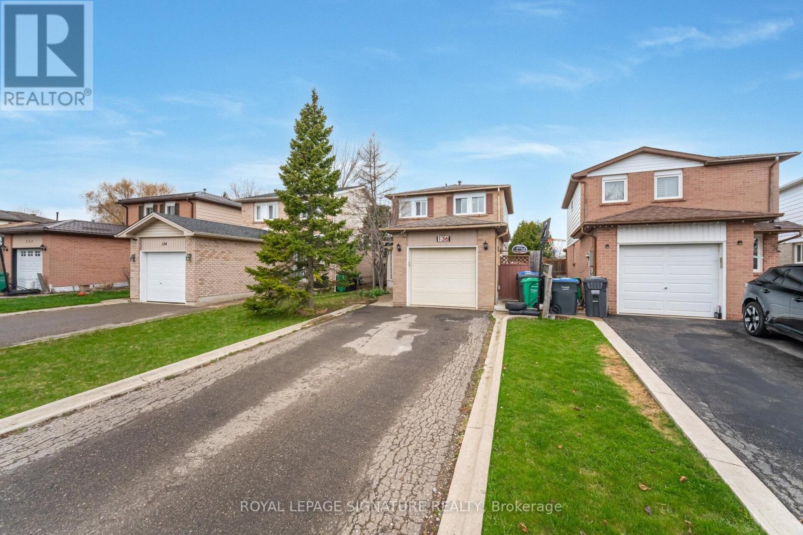 136 Martindale Crescent, Brampton, Ontario  L6X 2V2 - Photo 4 - W12096237