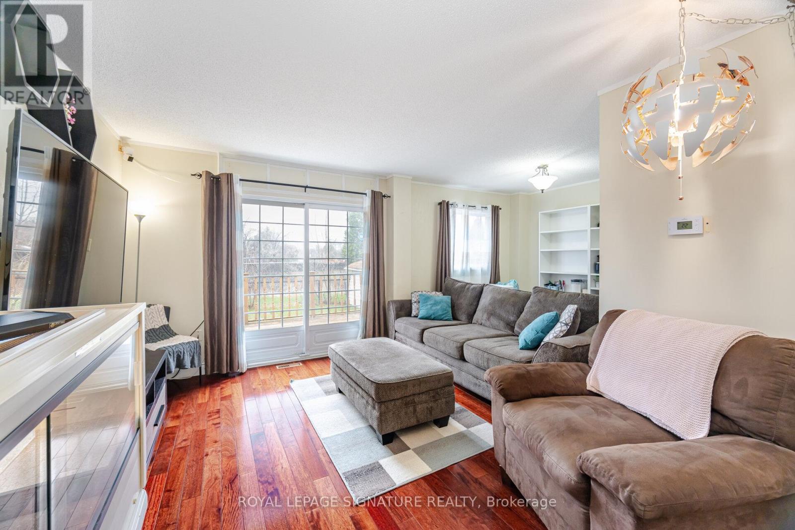 136 Martindale Crescent, Brampton, Ontario  L6X 2V2 - Photo 9 - W12096237