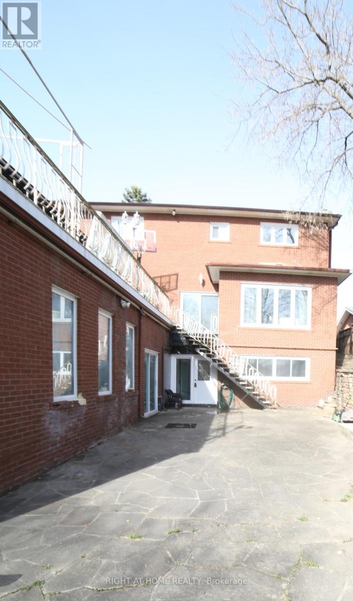 Walkout Basement - 46 Grovetree Road, Toronto (Thistletown-Beaumonde Heights), Ontario  M9V 2Y2 - Photo 11 - W12096238