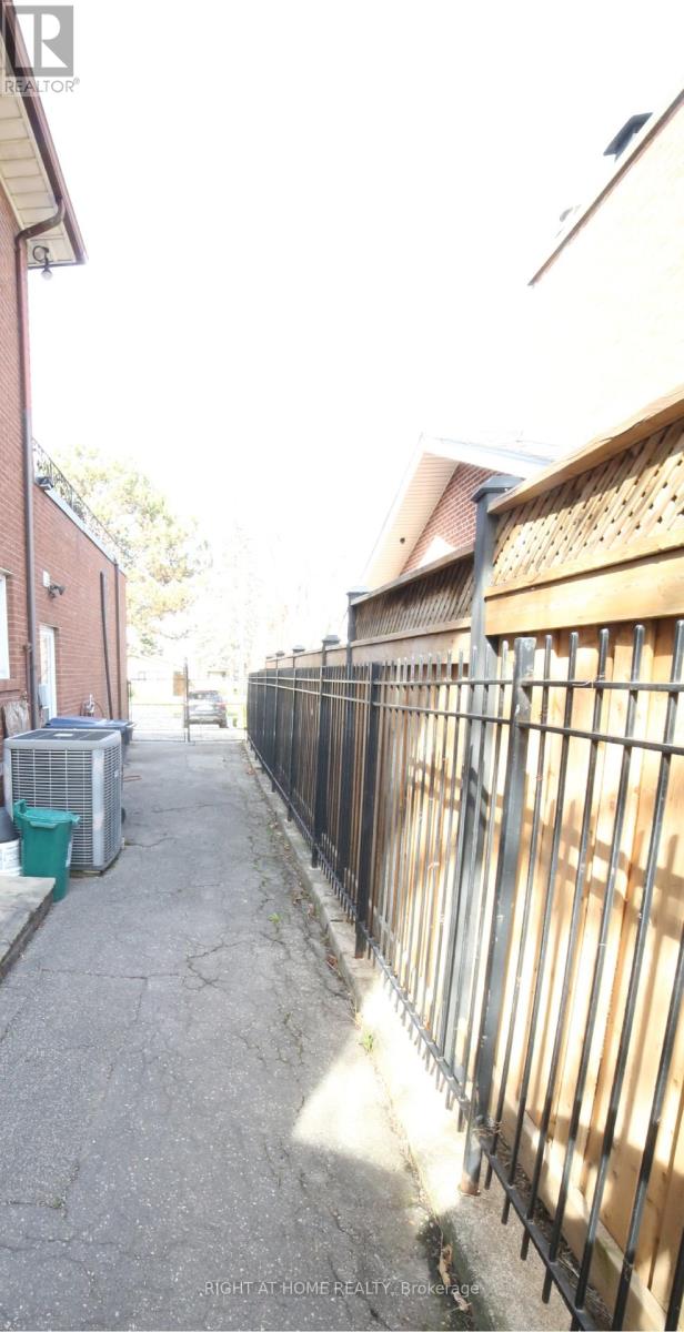 Walkout Basement - 46 Grovetree Road, Toronto (Thistletown-Beaumonde Heights), Ontario  M9V 2Y2 - Photo 12 - W12096238