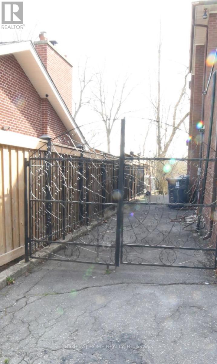 Walkout Basement - 46 Grovetree Road, Toronto (Thistletown-Beaumonde Heights), Ontario  M9V 2Y2 - Photo 14 - W12096238