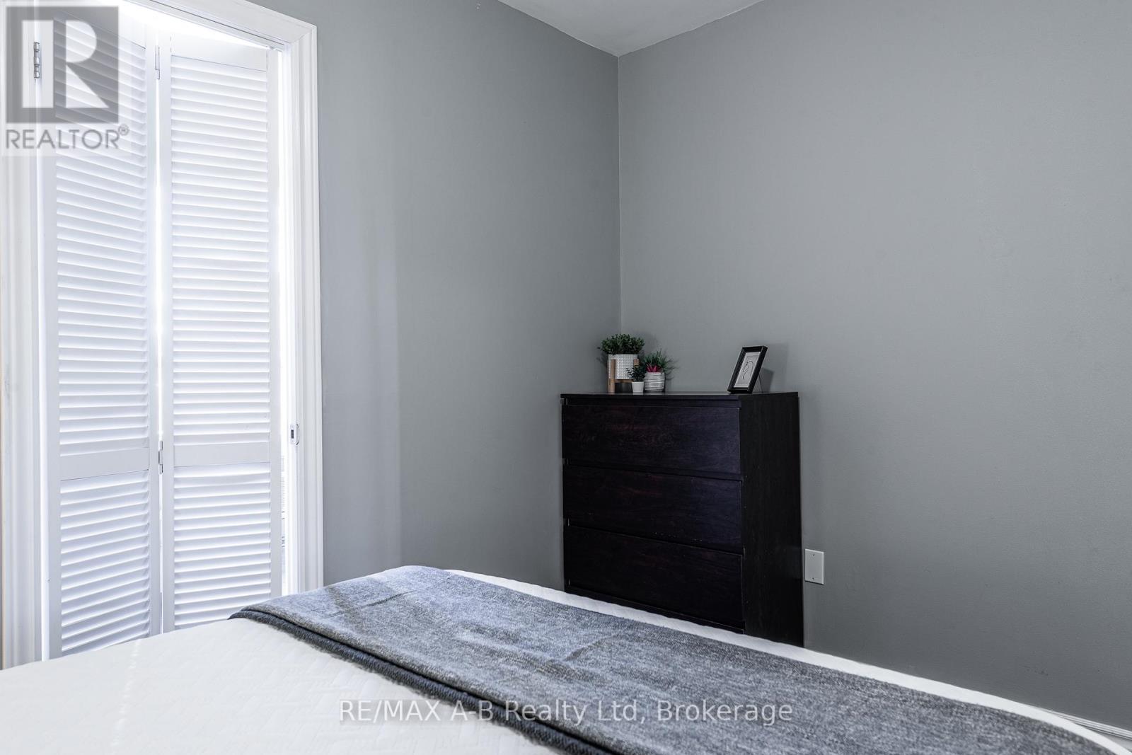 102 - 45 Westmount Road N, Waterloo, Ontario  N2L 2R3 - Photo 18 - X12058137