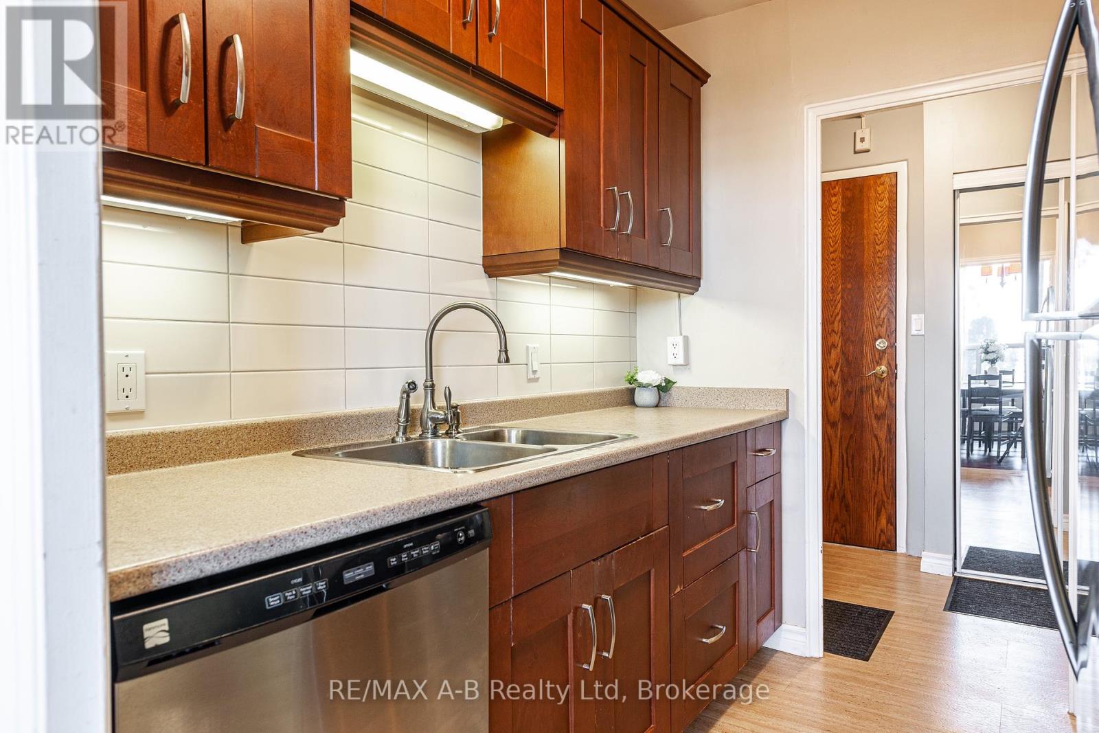 Property at 102 - 45 WESTMOUNT ROAD N image 5