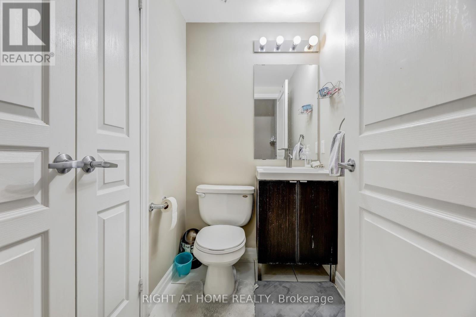 2801 - 3939 Duke Of York Boulevard, Mississauga, Ontario  L5B 4N2 - Photo 5 - W12051697