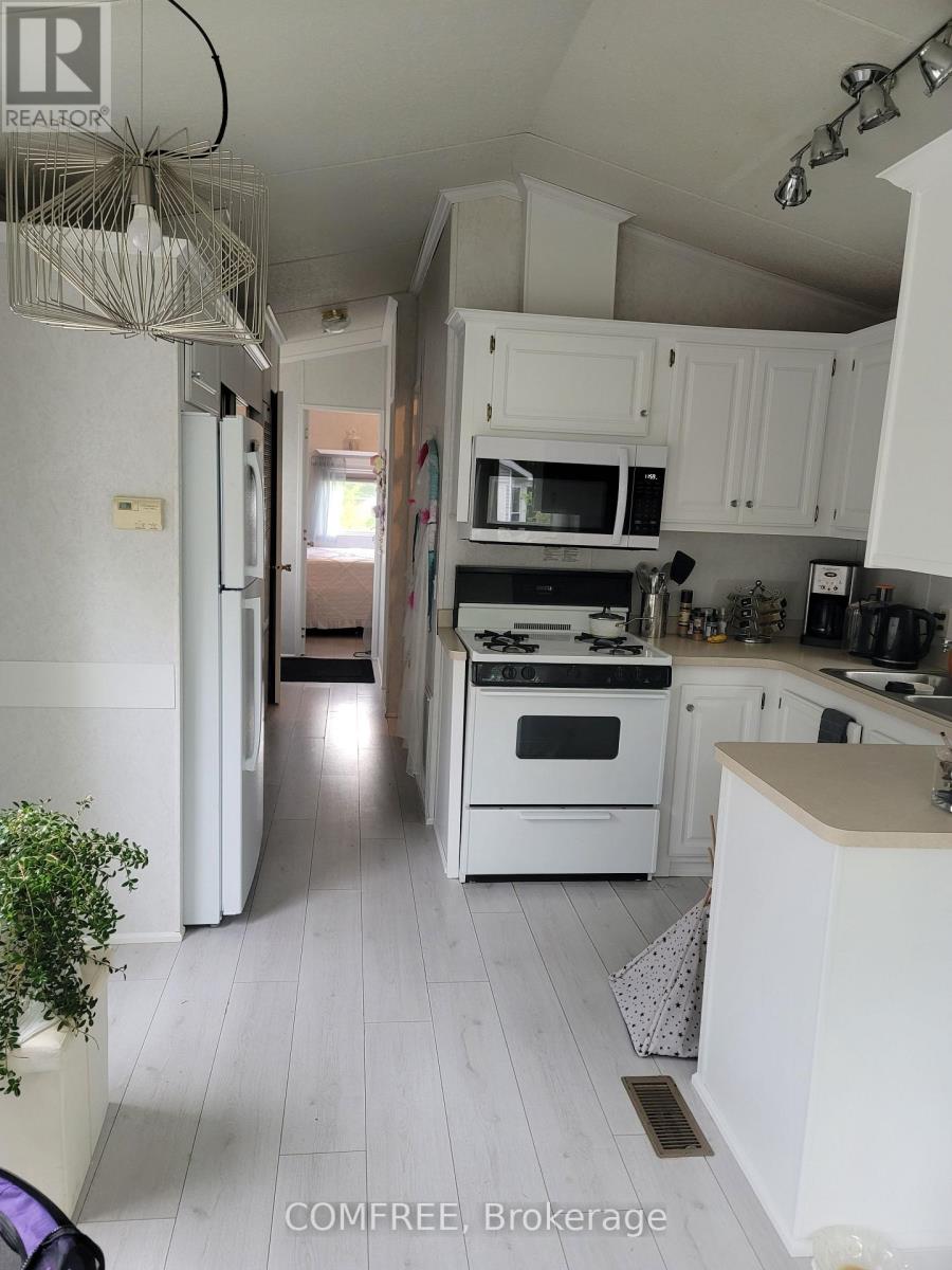 15 Huron Circle, Wasaga Beach, Ontario  L9Z 1X7 - Photo 7 - S12086436