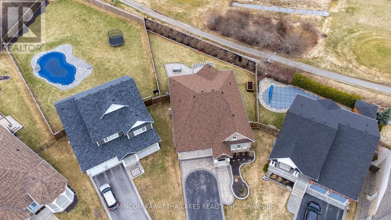 Property at 47 LOGAN LANE image 4