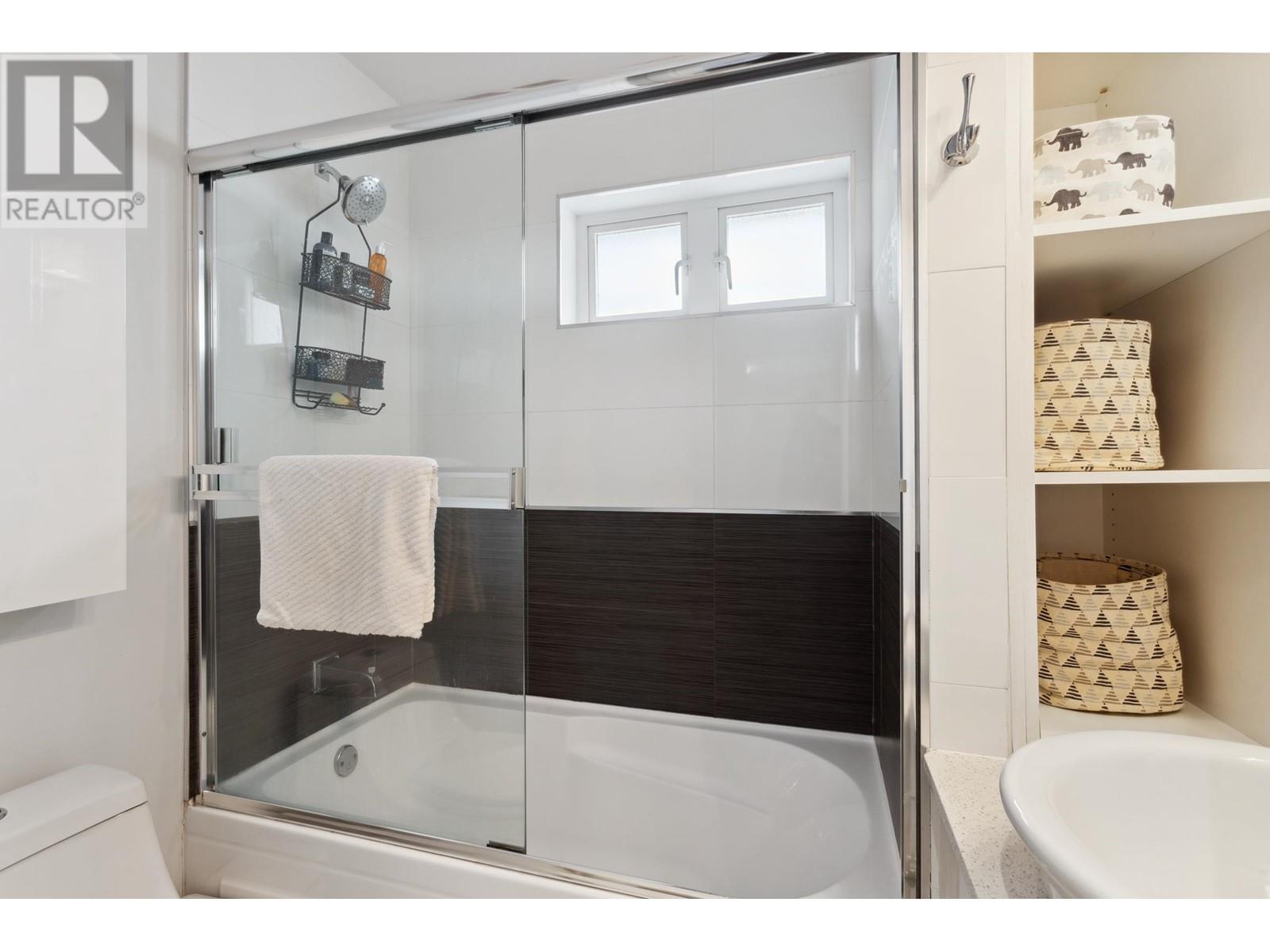 1247 E 23rd Avenue, Vancouver, British Columbia  V5V 1Z1 - Photo 13 - R2992363