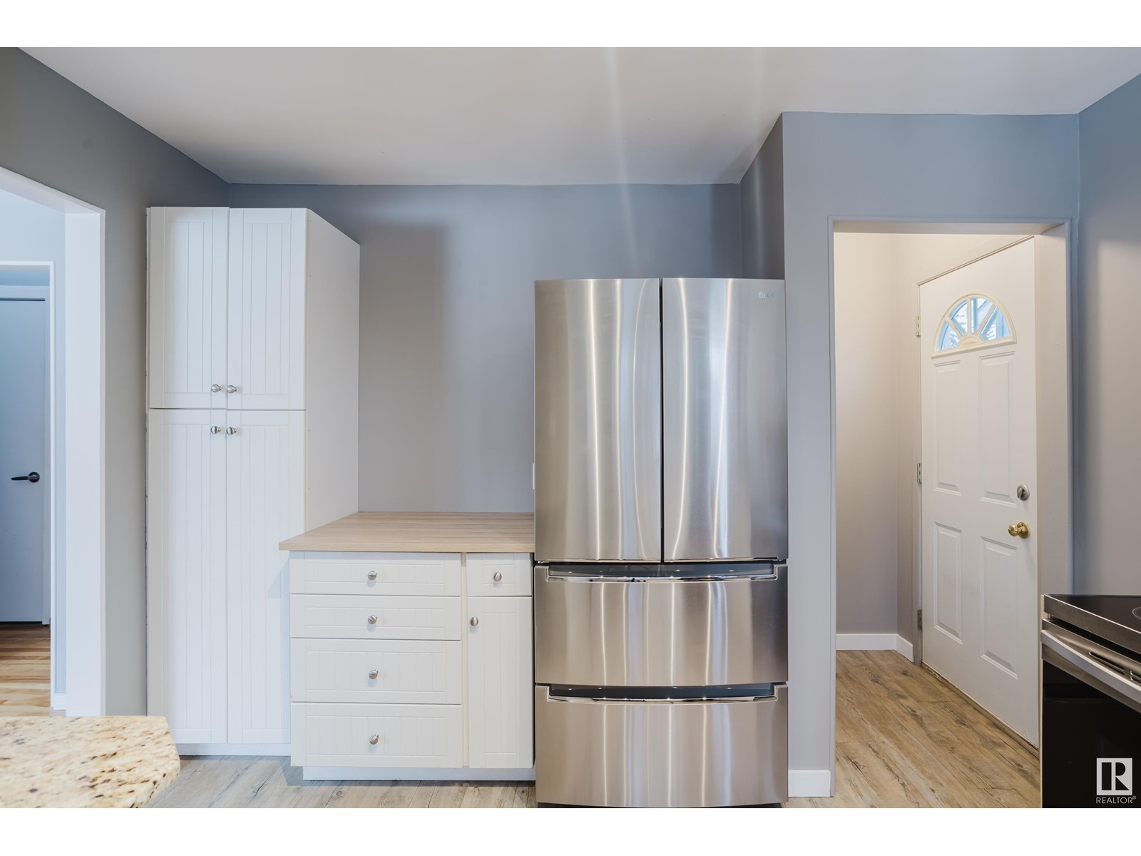 Property at 10673 62 AV NW image 3